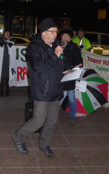 Rob Ferguson addressing the lobby outside Tower Hamlet Town Hall